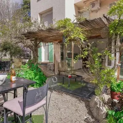 La Maison Fleurie by Halldis