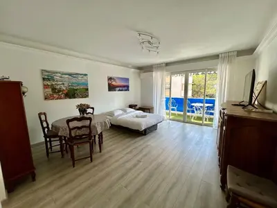 a living room with a bed and a table at C029-Appartement spacieux a deux pas de la Croisette in Cannes