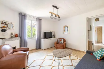 a living room with a couch and a table at Beau 3 pièces à 500m du Palais des Festival in Cannes
