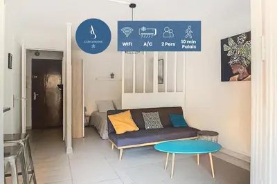 a living room with a couch and a table at Le Palladium - Studio - 10mn Palais - Climatisé in Cannes