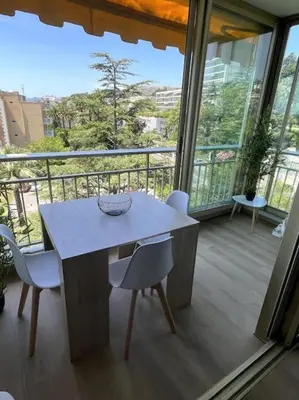 a table and chairs on a balcony with a view at Appartement Pépite à Cannes in Cannes