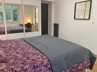 a bedroom with a bed and a mirror at Cannes Beach Access, Private Room in Shared 3-Bedroom Apartment, Private Bathroom, Living Room with Sea View Suite Parentale salle de bain privée accès plages & vue mer du salon dans appartement partagé chez l'habitant in Cannes
