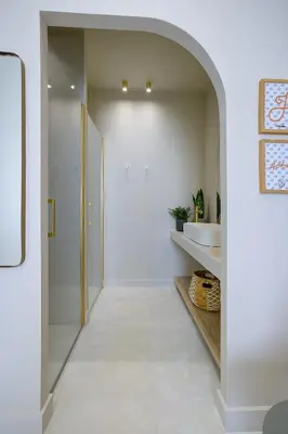 a bathroom with a hallway with a shower and a sink at Jessicannes - ALBA - Plage et Palais des Festival à pied in Cannes