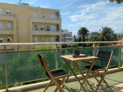 a table and chairs on the balcony of a building at Studio Cannes bord de mer in Cannes