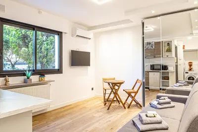 a living room with a couch and a table at 4 BARON - Spacieux studio rénové quartier des Anglais in Cannes