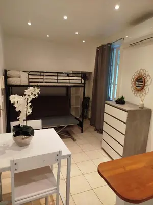 a room with a desk and a bunk bed at Studio Cannes centre in Cannes