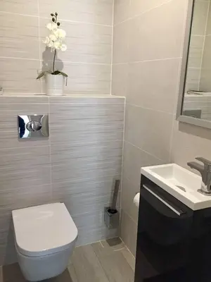 a bathroom with a toilet and a sink at Appartement 2 Pièces,Cannes, Résidence Le Merival in Cannes