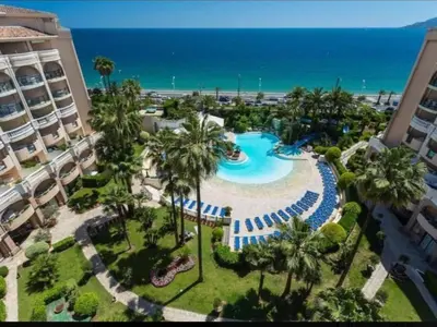 an aerial view of a resort with a pool and the ocean at Cannes appartement vue mer , piscine in Cannes