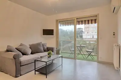a living room with a couch and a table at Appartement proche des Plages et du Palais in Cannes