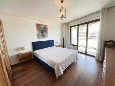 a bedroom with a bed and a large window at Cannes proche Croisette - Appartement 3 Pièces vue mer terrasse Helv7 in Cannes