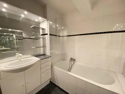 a white bathroom with a tub and a sink and a bath tub at Cannes proche Croisette - Appartement 3 Pièces vue mer terrasse Helv7 in Cannes