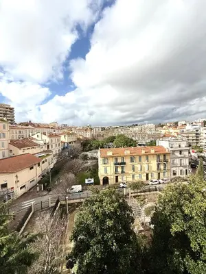 a view of a city with buildings and trees at T2 avec terrasse, Gare Cannes & Croisette à pied in Cannes