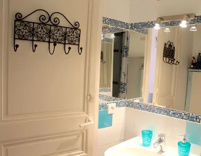 a bathroom with a sink and a mirror at CANNES CENTRE CHARMANT 2 ROOMS+MEZZANIN in Cannes