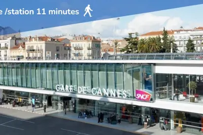 a building with a sign that reads game of games at Cannes Résidence Passy avec Piscine in Cannes