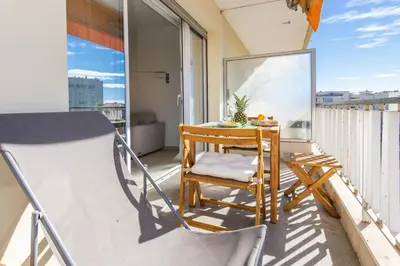 a balcony with a table and chairs on a balcony at Croisette et Plages - Lumineux deux pièces - FW in Cannes