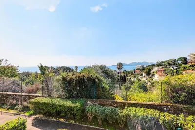 an empty hallway of a building with green railing at Résidence Cannes Villa Francia - maeva Home - Appartement 2 pièces 4 personnes - Sélection MAE-0091 in Cannes