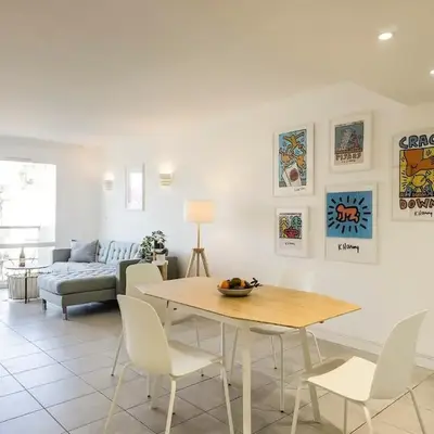 A022 Chic Cannes Flat Balcony Parking