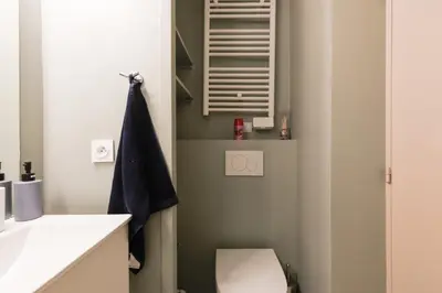 a bathroom with a toilet and a sink at Studio vue mer Cannes - Piscine - Tennis - Clim in Cannes