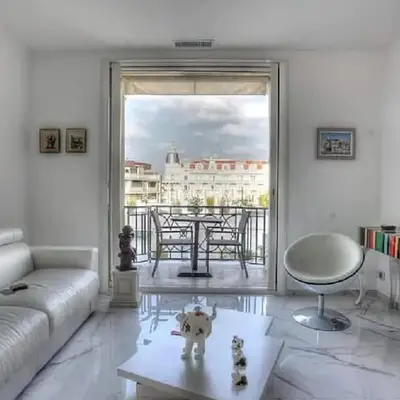 LA CROISETTE élégant studio avec balcon et vue mer aperçu