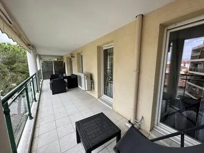 a balcony with a table and chairs on a building at C058 Bel appartement spacieux terrasse Centre in Cannes