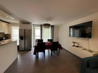 a kitchen and dining room with a table and chairs at C058 Bel appartement spacieux terrasse Centre in Cannes