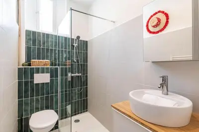 a bathroom with a sink and a toilet at Le Louis- Superbe logement à 5mins des plages, proche Palais in Cannes