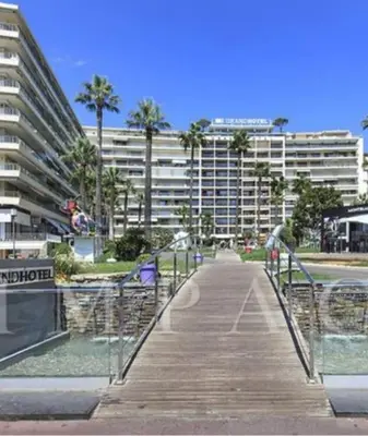 a wooden boardwalk in front of a large building at Grand Hotel 2 chambres 2 sdb - GH in Cannes