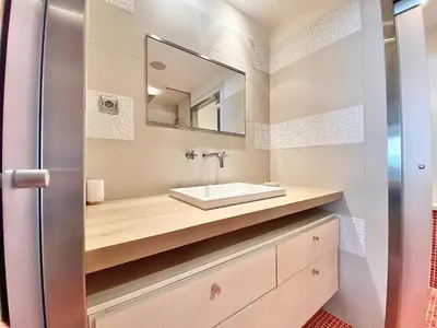 a bathroom with a sink and a mirror at Grand Hotel 2 chambres 2 sdb - GH in Cannes
