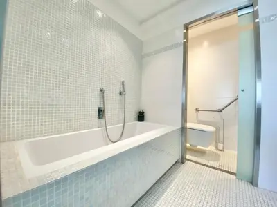 a bathroom with a tub and a toilet at Grand Hotel 2 chambres 2 sdb - GH in Cannes