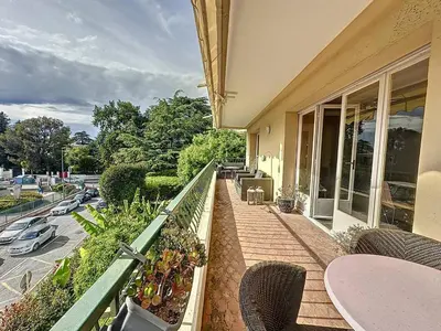 a bedroom with a bed and a large window at MIA2 - 3 pièces avec terrasse in Cannes