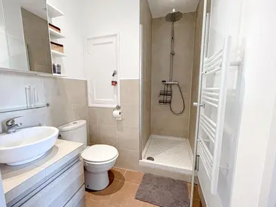 a bathroom with a sink and a toilet and a shower at Cannes banane, T2 centre ville, 400 m des plages in Cannes