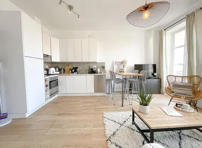 a living room with a table and a kitchen at Cannes banane, T2 centre ville, 400 m des plages in Cannes