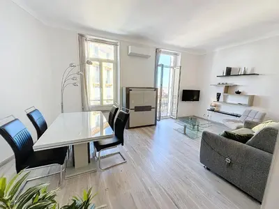 a living room with a table and a couch at ROL2 - Beau 2 pièces avec balcon et vue mer latérale in Cannes