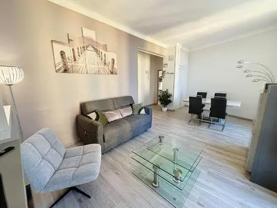 a living room with a couch and a glass table at ROL2 - Beau 2 pièces avec balcon et vue mer latérale in Cannes