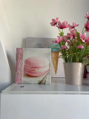 a picture of a cake on a shelf with flowers at Cannes plage 2 pièces Croisette centre ville in Cannes