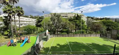 an image of a tennis court at Le Paradis d'Ella in Cannes