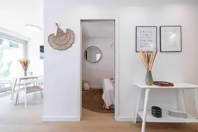 a white room with a mirror and a table at 2 pièces cosy en centre ville in Cannes