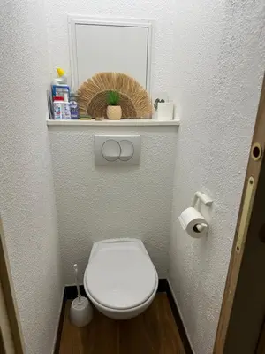 a small bathroom with a toilet and a mirror at Villa Francia Résidence piscine tennis à 500m des plages de Cannes in Cannes