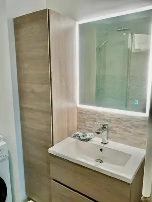 a bathroom with a sink and a mirror at Appartement vue mer, Long Beach in Cannes