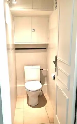a bathroom with a toilet in a small room at Appartement 3 pièce à Cannes in Cannes