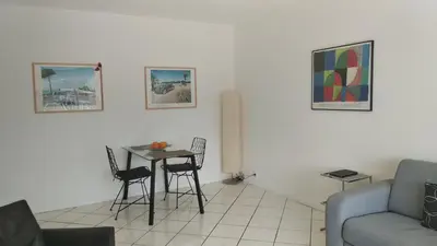a living room with a table and a couch at Beau 2 pièces centre de Cannes idéal congres et vacances in Cannes