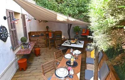 an outdoor patio with a table and chairs and a table and chairs at Cité Saint Paul Terrasse Parking Clim Wifi Sauna in Cannes