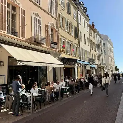 A006 Superbe Appartement dans le Carre d'Or-Cannes