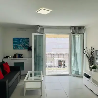 Modern Bright Cannes Apt 2 min walk to the Beach