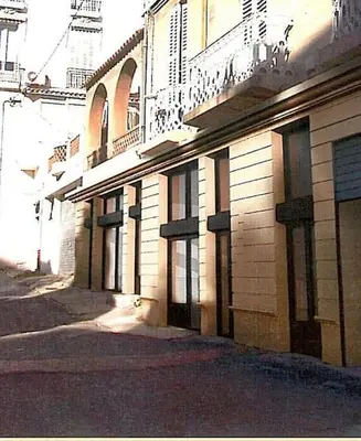 a building with a balcony on the side of it at Le Grenade - Spacieux 2 chambres Cannes centre 5min à pied in Cannes