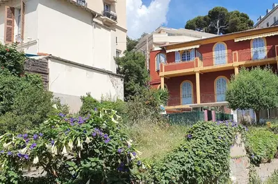 a house with flowers in front of it at Le Grenade - Spacieux 2 chambres Cannes centre 5min à pied in Cannes