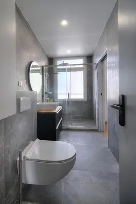 a bathroom with a tub and a sink and a toilet at Elégant 2 pièces TERRASSE, SUQUET-CENTRE HISTORIQUE A1B261 in Cannes
