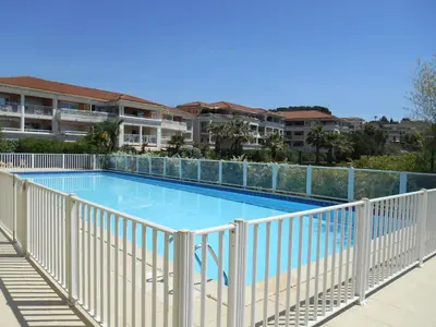 a swimming pool on the balcony of a apartment at 2P en RDJ dans résidence avec piscine et tennis, proche Cannes et commodités in Le Cannet
