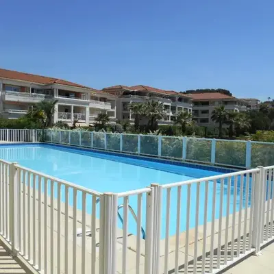 2P en RDJ dans résidence avec piscine et tennis