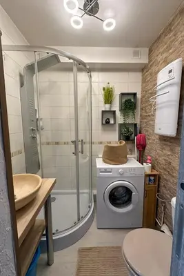 a bathroom with a shower and a washing machine at Cet été à Cannes, Studio cosy à 8' de la Croisette in Cannes